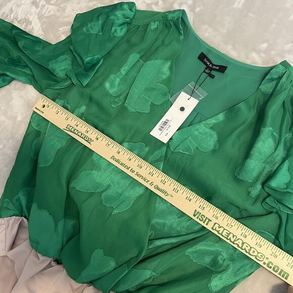 Strut Bolt Top Womens Large Green Bodysuit Four Leaf Clover St Patricks Day - Picture 9 of 13